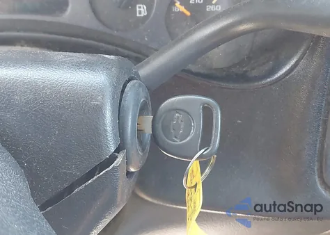 2004 Chevrolet Silverado 1500 Work Truck z USA, uszkodzony, nr VIN 1GCEC14T14Z207229